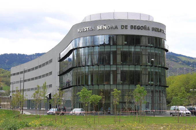 Fachada del Tanatorio Ntra. Sra. de Begoña · Albia