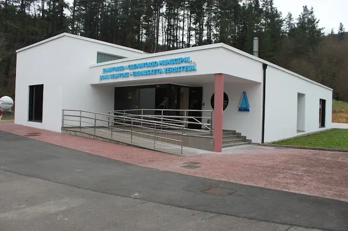 Fachada del Tanatorio de Ermua