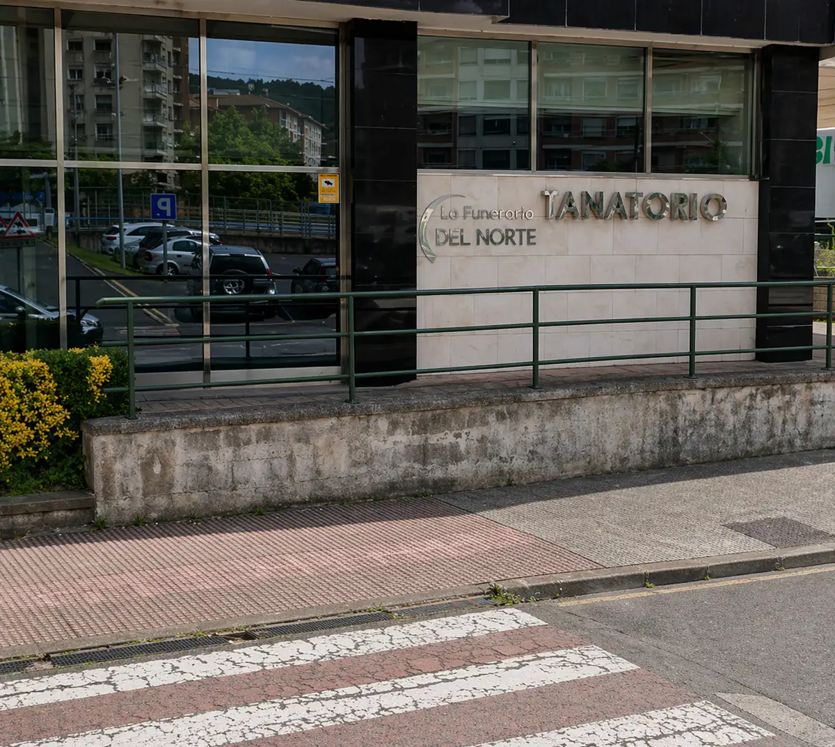 Fachada del Tanatorio Funeraria del Norte de Basauri